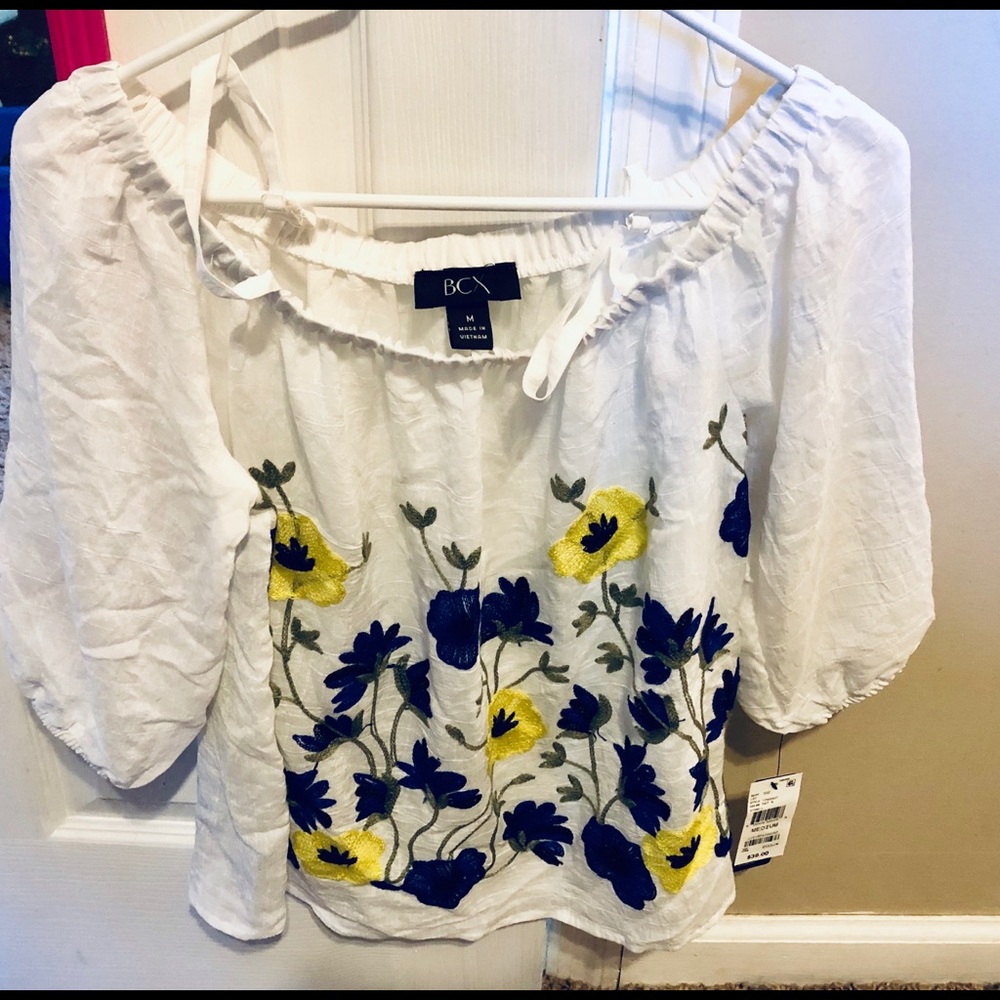 Beautiful   NWT off the shoulder